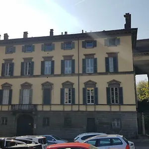 https://charme-rooms-palazzo-stampa.italymilanhotels.net